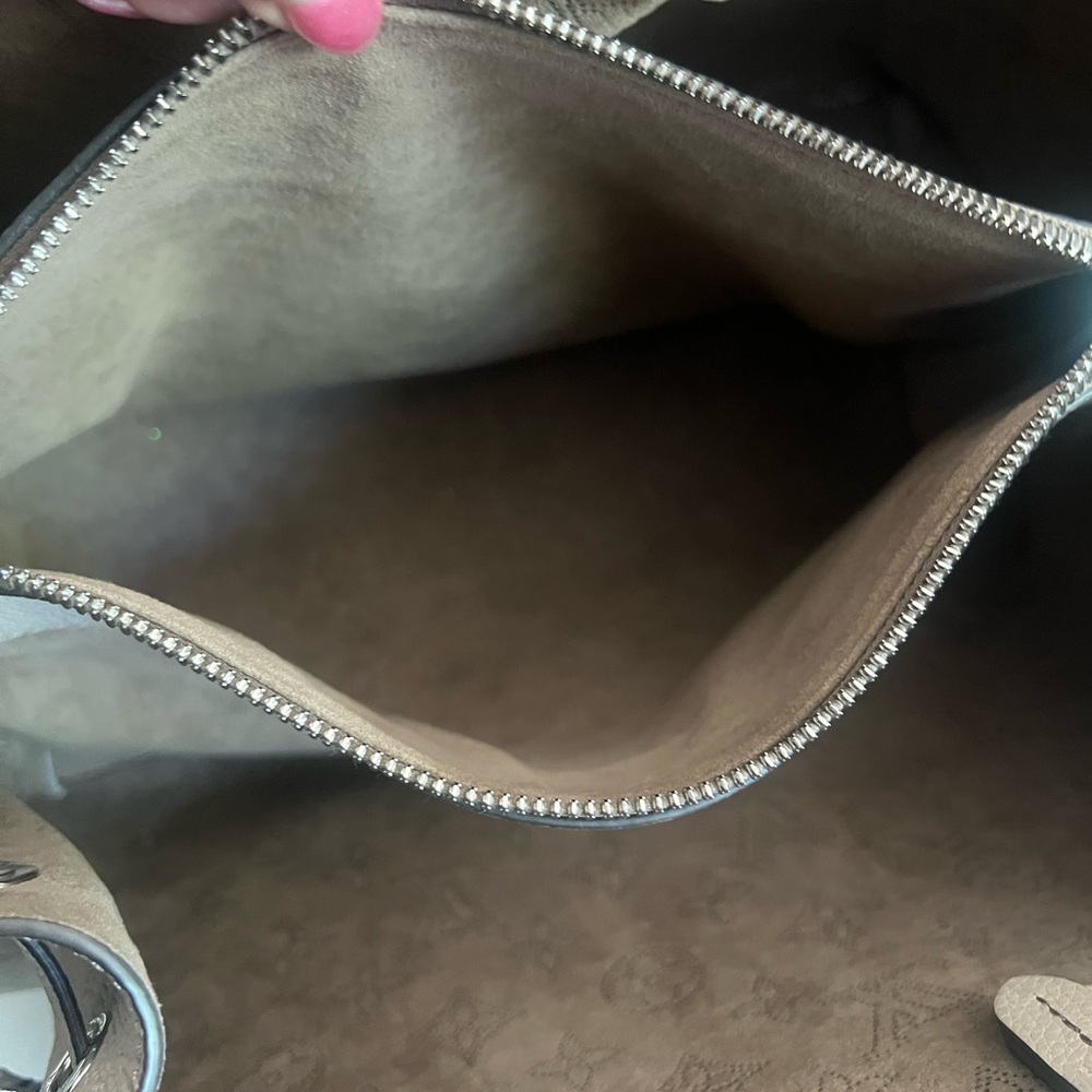 LOUIS VUITTON Mahina Bella Tote